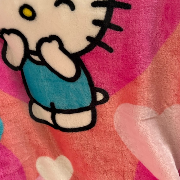 💗Hello Kitty Valentine's blanket throw NWT - Picture 4 of 4